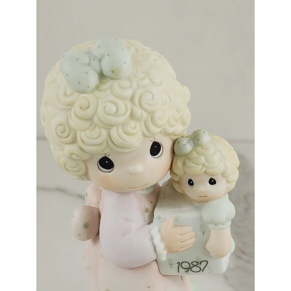 Enesco Precious Moments Love Is The Best 5 1/2" Porcelain Figurine 1987 Taiwan - Picture 3 of 13